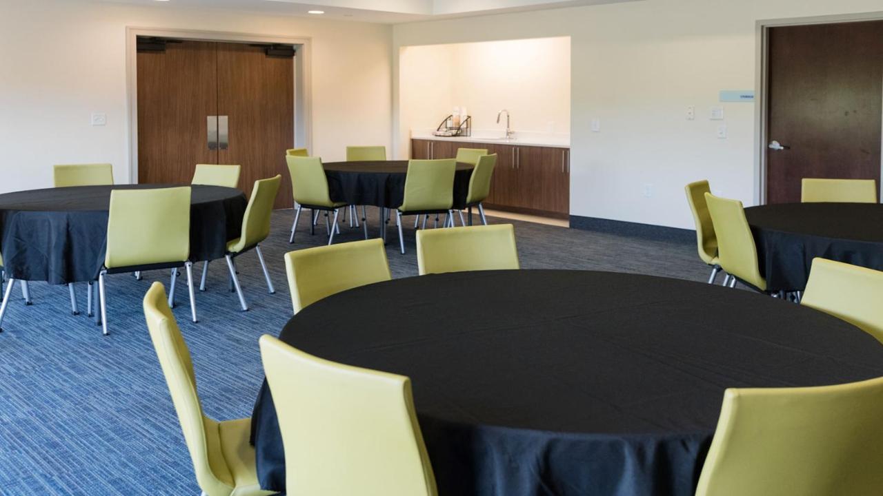 Hotel Express & North West-the Vineyard By Ihg 2*